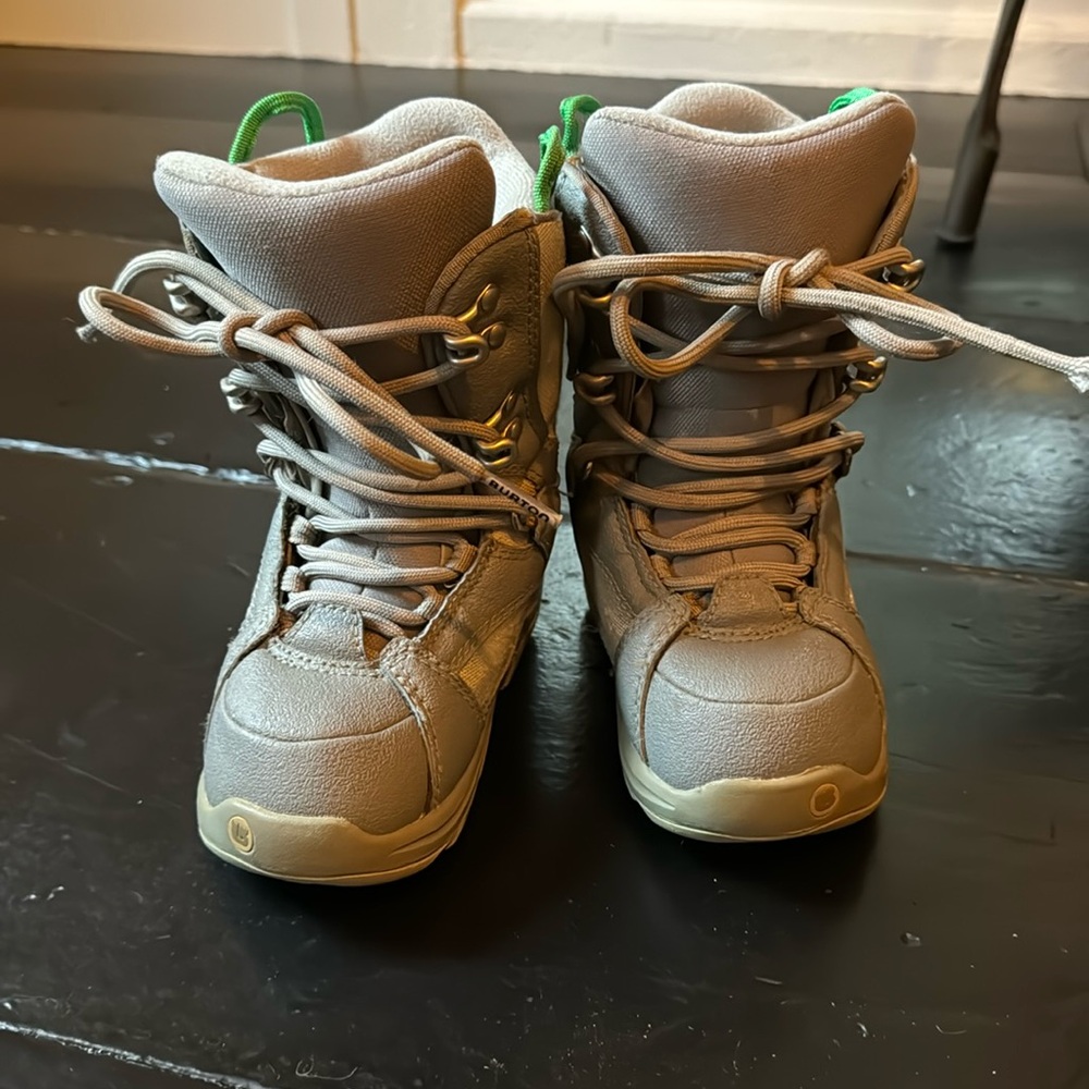 Youth 13 Burton Snowboard boot